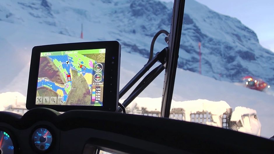 The display in the PistenBully’s cockpit visualizes the snow depth