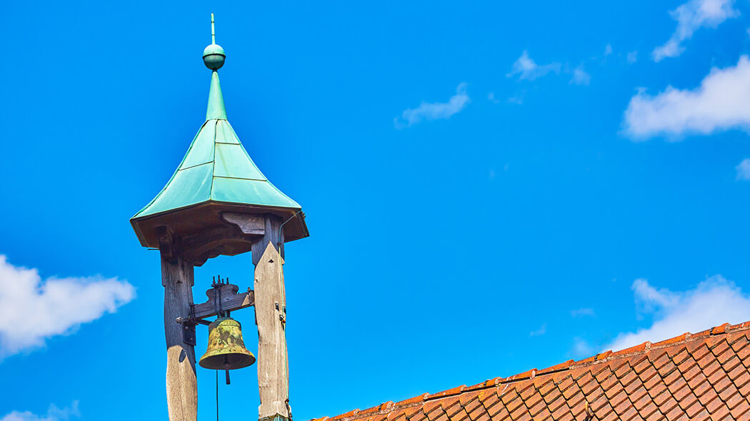 Parish controls bell ringing remotely by means of an IoT solution.