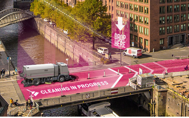 Bild mit LKW auf einer Brücke und abstraktem Banner "Cleaning in Progress" und "Drop here"