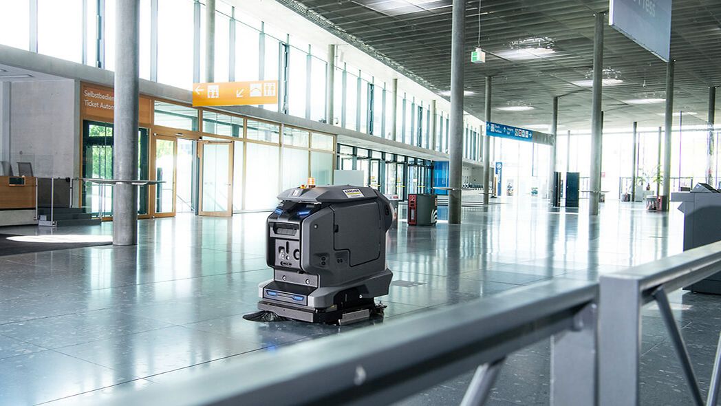 The Kärcher Kira B 50 autonomous scrubber drier in the foyer of the Stuttgart trade fair.