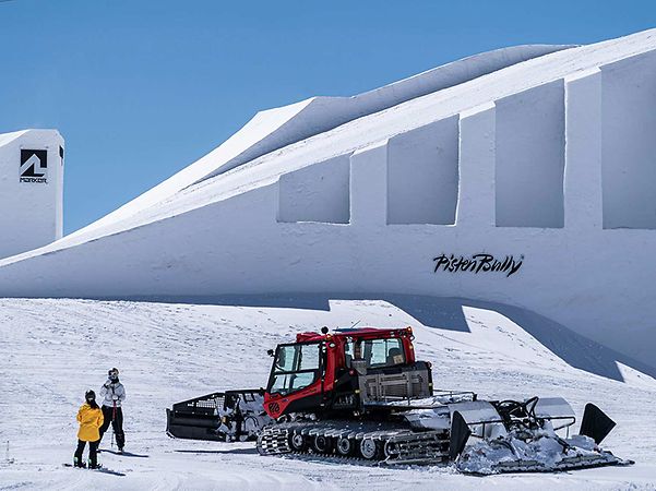 PistenBully in action with LiDAR laser beams