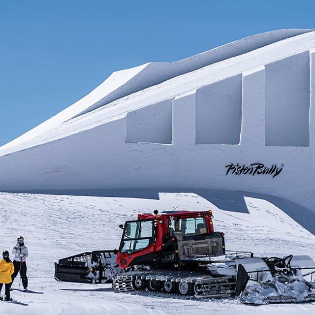 PistenBully in action with LiDAR laser beams