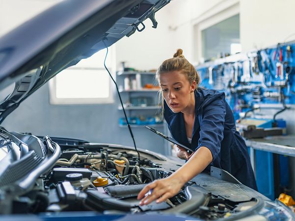 Garage employee carrying out a service