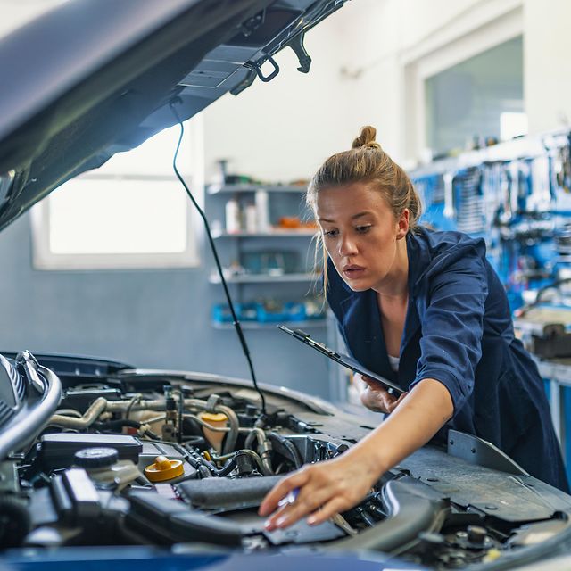 Garage employee carrying out a service