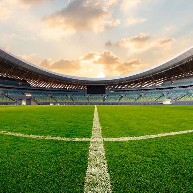 Fußballstadion ohne Zuschauer und Spieler