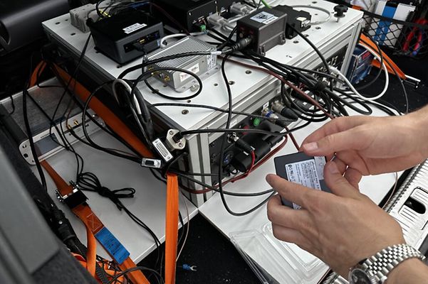 Kofferraum des Audi Kombi mit technischem Equipment