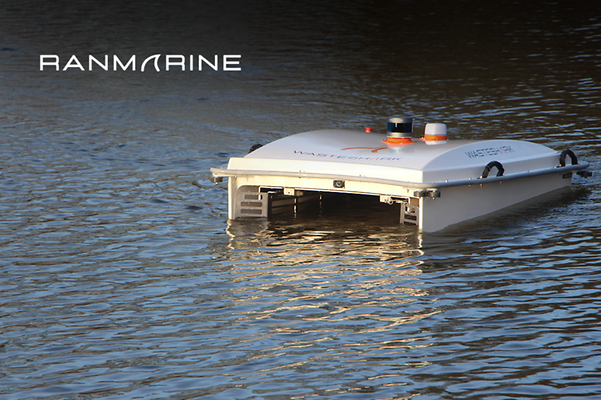 Olika versioner av RanMarines ”WasteShark” i vattnet