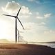 Vindkraftverk till havs som producerar hållbar energi och utgör en viktig del av infrastrukturen.