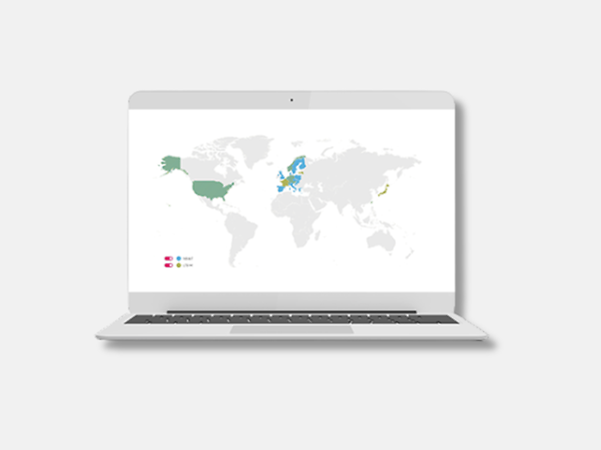 Laptop mit Weltkarte zur internationalen NB-IoT- und LTE-M-Netzverfügbarkeit.